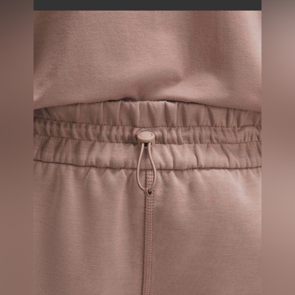 Lululemon Softstreme High-Rise Short 4" - Picture 3 of 6